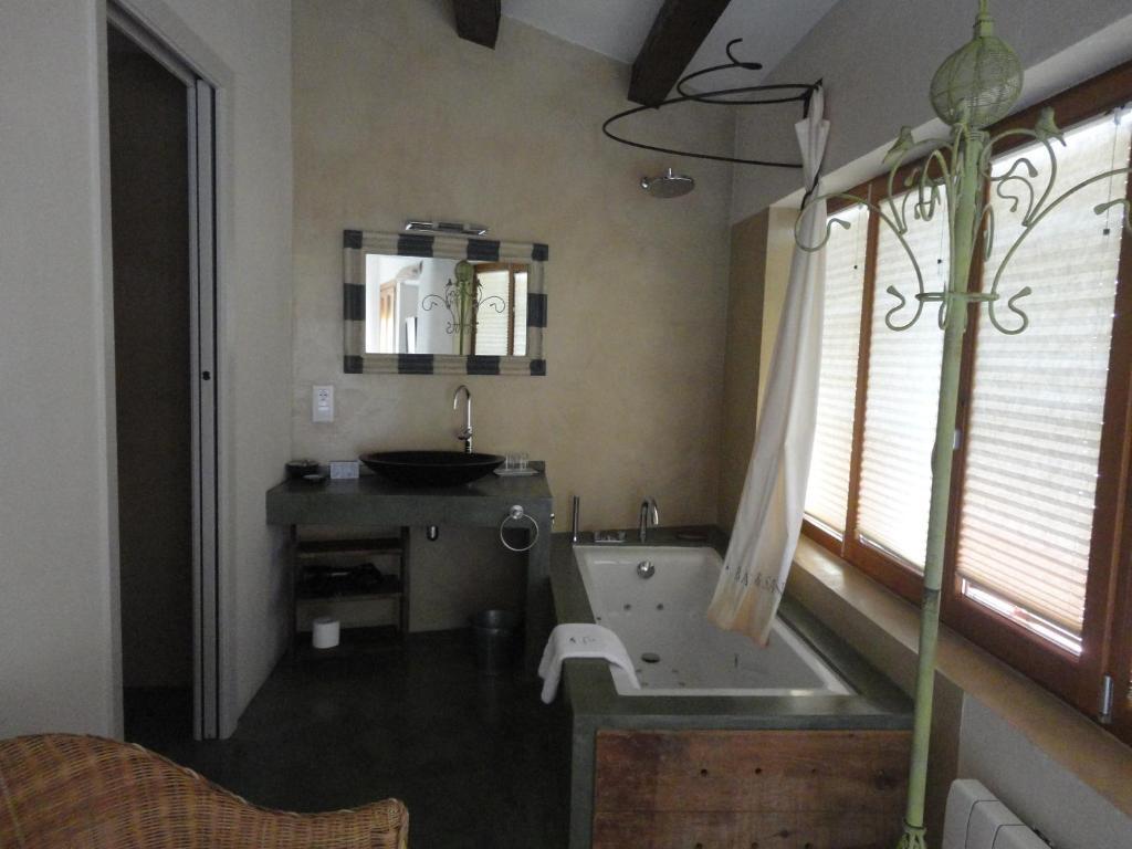 Hotel Rural Cal Torner Adults Only Guiamets Стая снимка